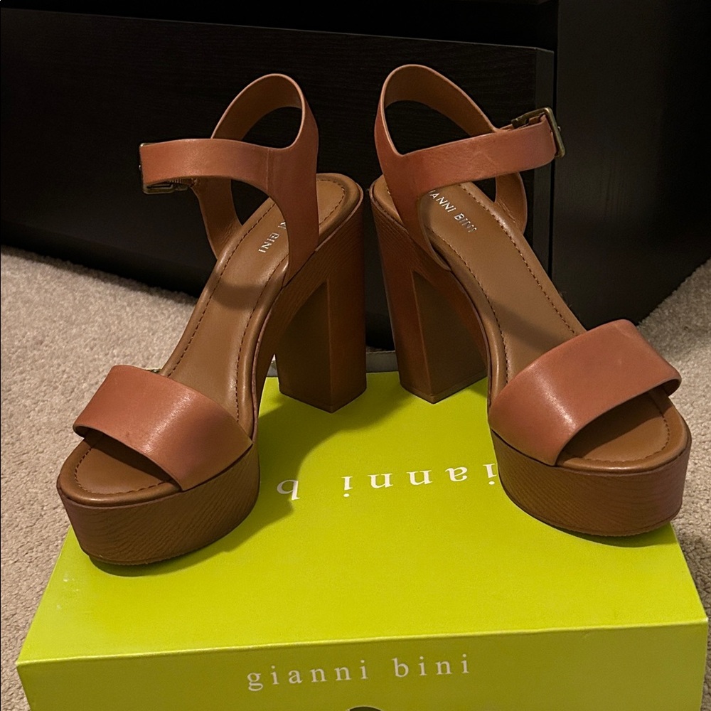 Gianni Bini Brown Platform Sandals - Picture 5 of 6